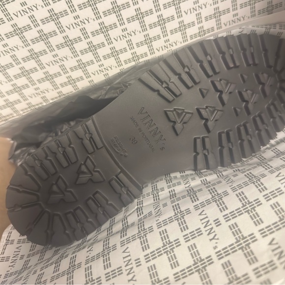 Brand New Discontinued Classic Vinnys Le Club Loafers
 With Gold Hardware. - Picture 4 of 6